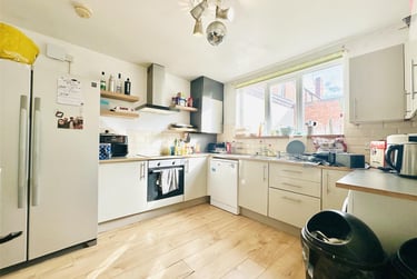 6 bed house, Dunlop Avenue, Lenton, Nottingham, NG72BW - Image 2